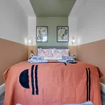 3-Br Modern Luxurious Townhouse , Sleeps 8, Central Location With Free On-Street Parking Permit - Easter Special Offer!! - By Blue Puffin Stays