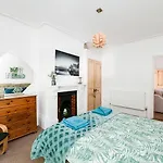 Family Friendly Flat Just Minutes From The Beach!