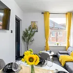 Open Mind Property - 4 Beds & Free Parking