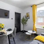 Open Mind Property - 4 Beds & Free Parking