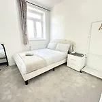 8-Sleeper 4Br 4Bed 2Bath Wi-Fi Garden Tv Beach