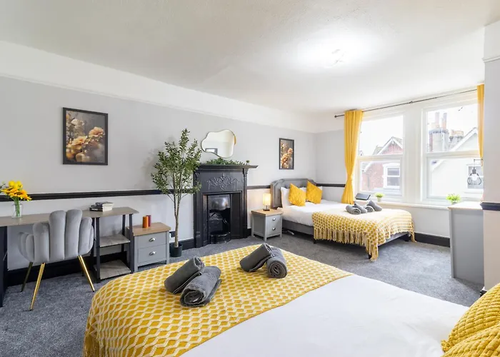 Open Mind Property - 4 Beds & Free Parking
