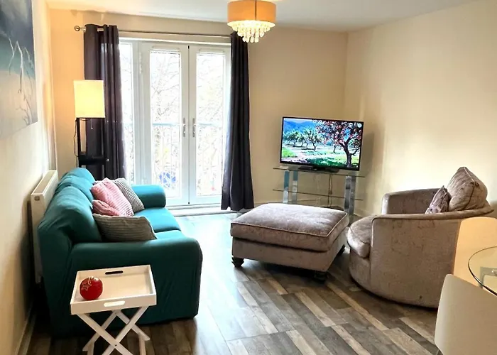Spacious Two Bedrooms Apartment For Business And Holiday