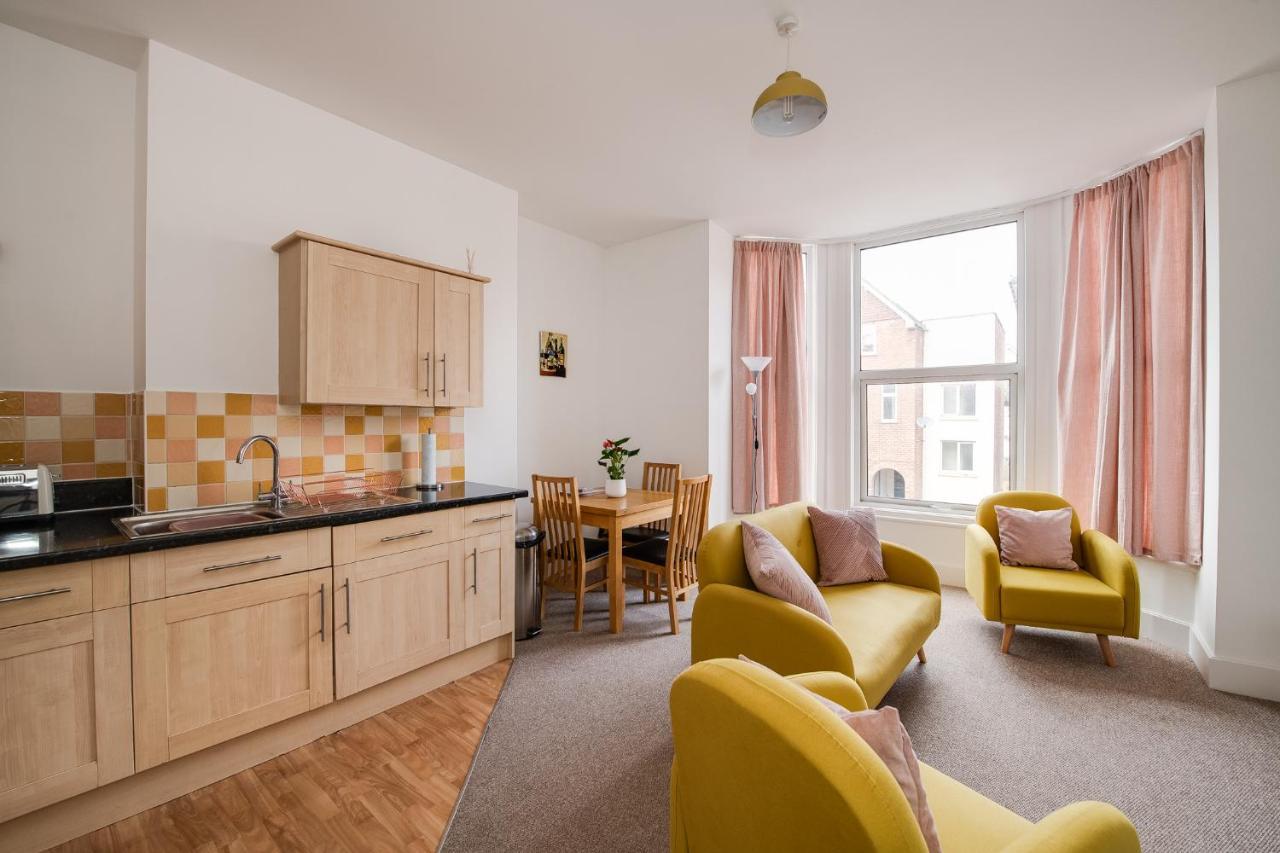 Apartment Bright 2 Bedroom In Southsea. 8 Min Walk To Seafront *