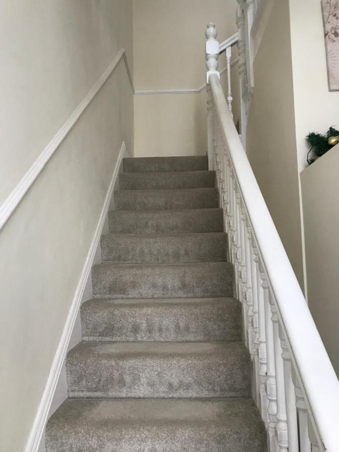 Cosy 2 Bed Flat In Baffins Apartment *