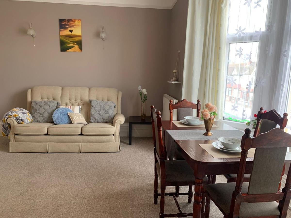 Cosy 2 Bed Flat In Baffins Apartment *