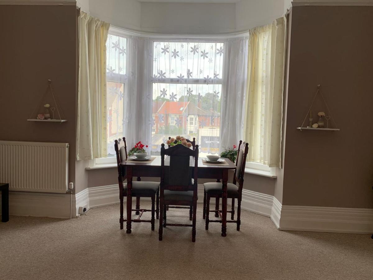 Cosy 2 Bed Flat In Baffins Apartment