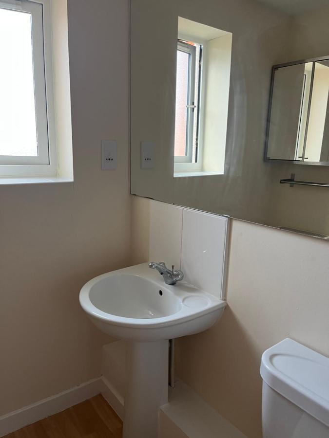 Spacious Two Bedrooms For Business And Portsmouth