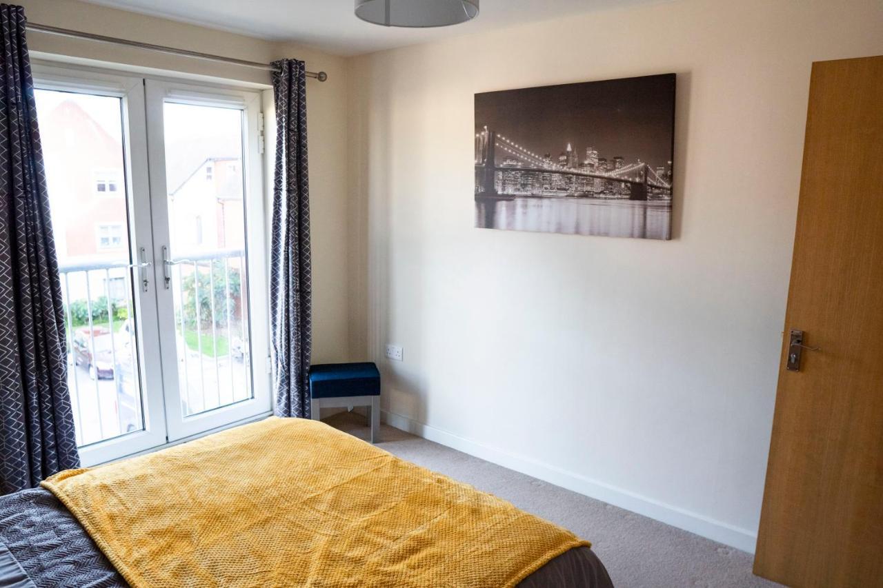 Spacious Two Bedrooms For Business And Apartment *