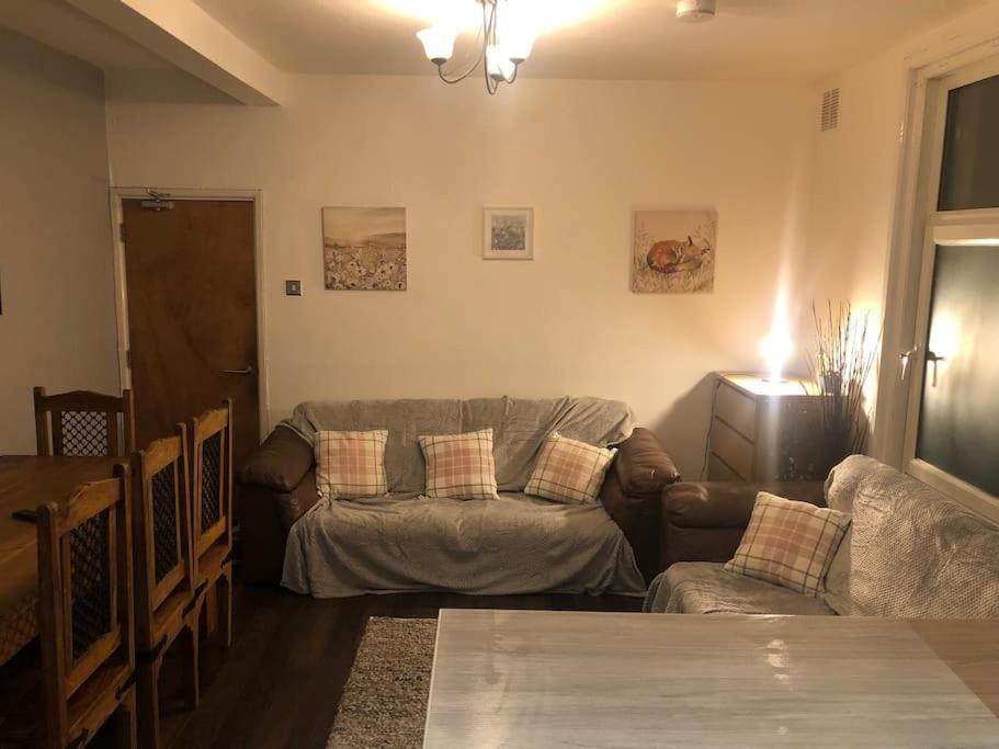 Apartment 7 Double Bedroom House Portsmouth