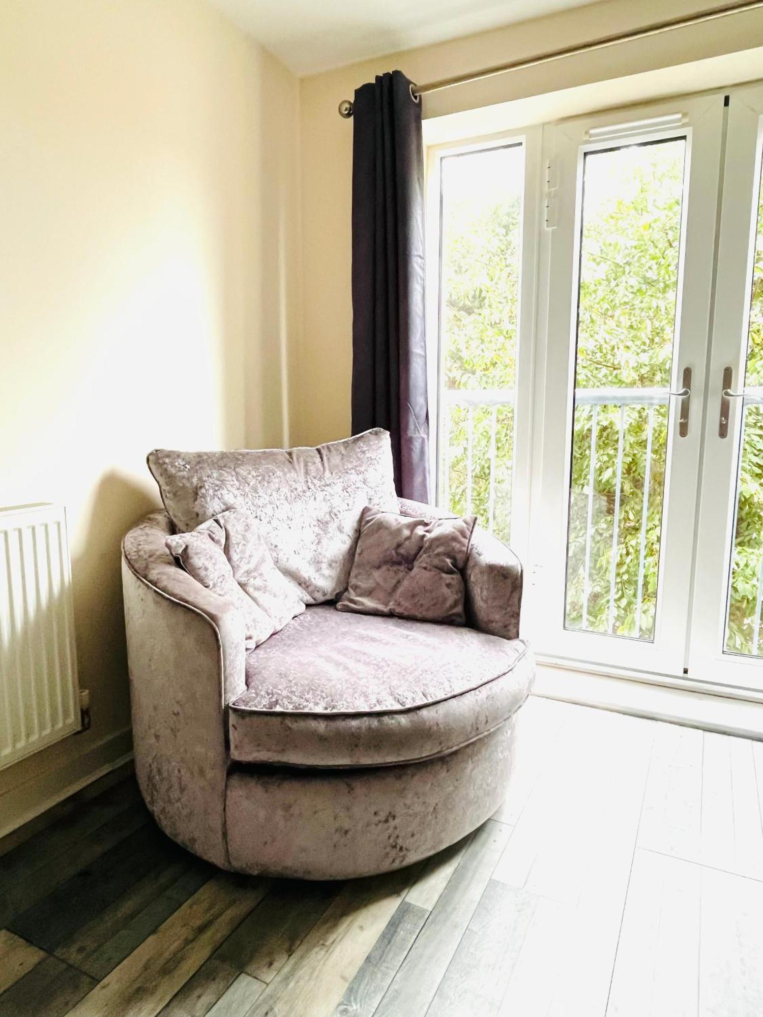 Apartment Spacious Two Bedrooms For Business And