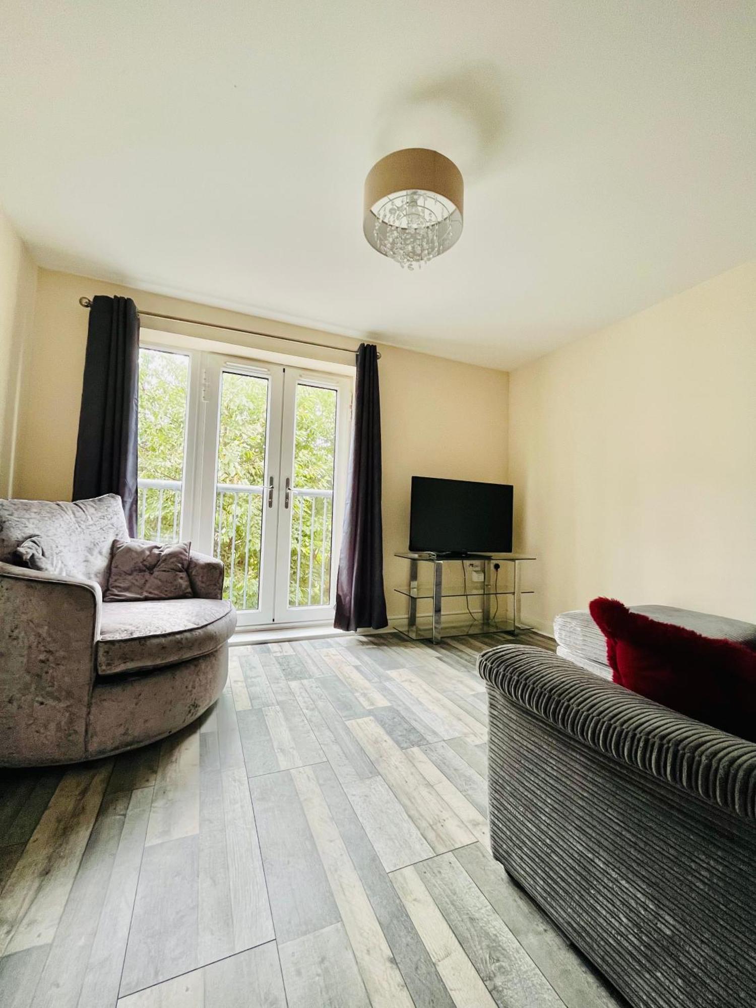 Spacious Two Bedrooms For Business And Portsmouth