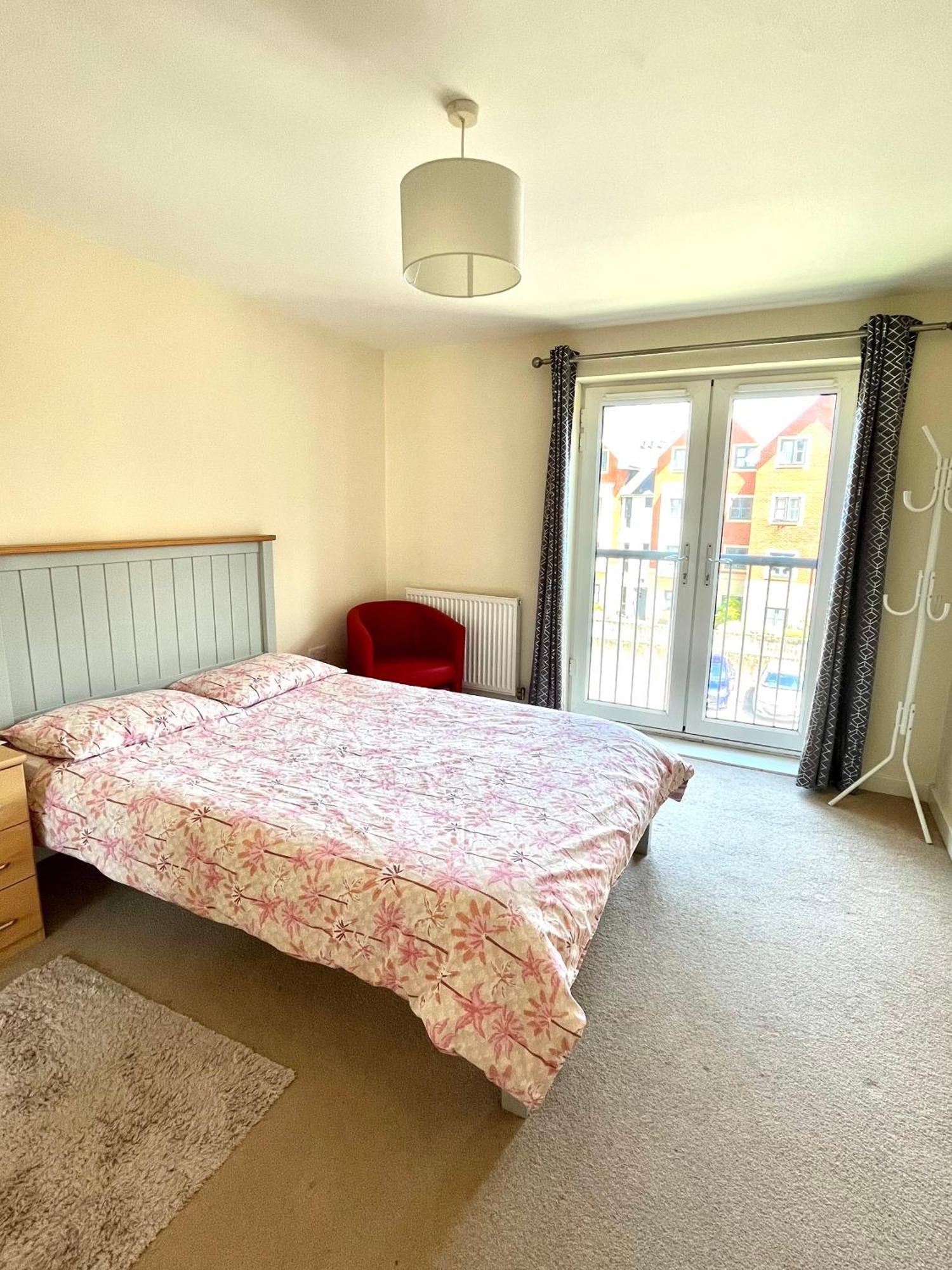 Apartment Spacious Two Bedrooms For Business And