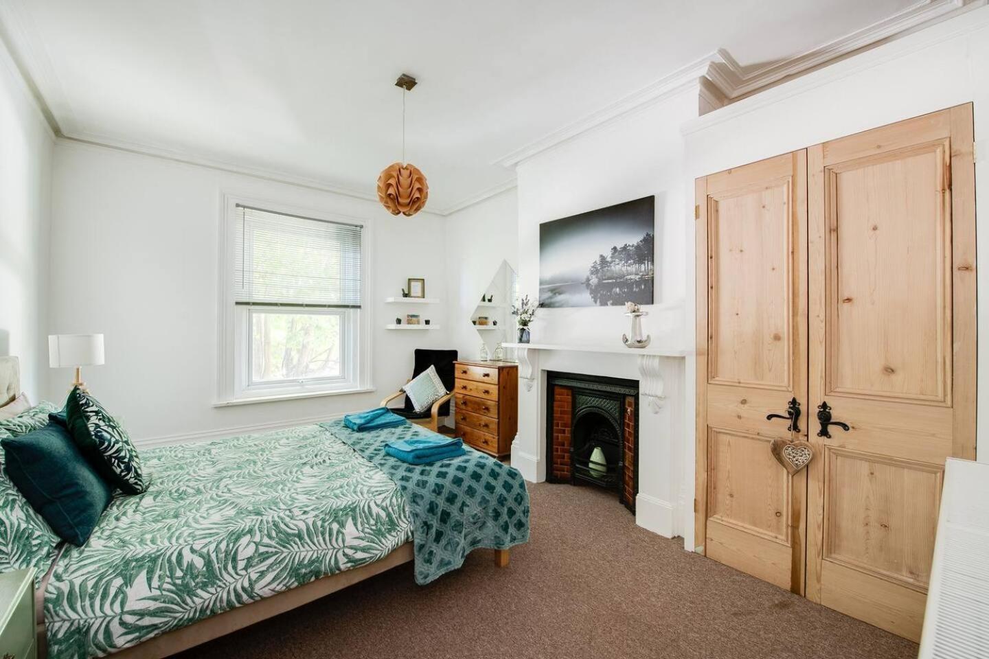 Family Friendly Flat Just Minutes From The Beach!
