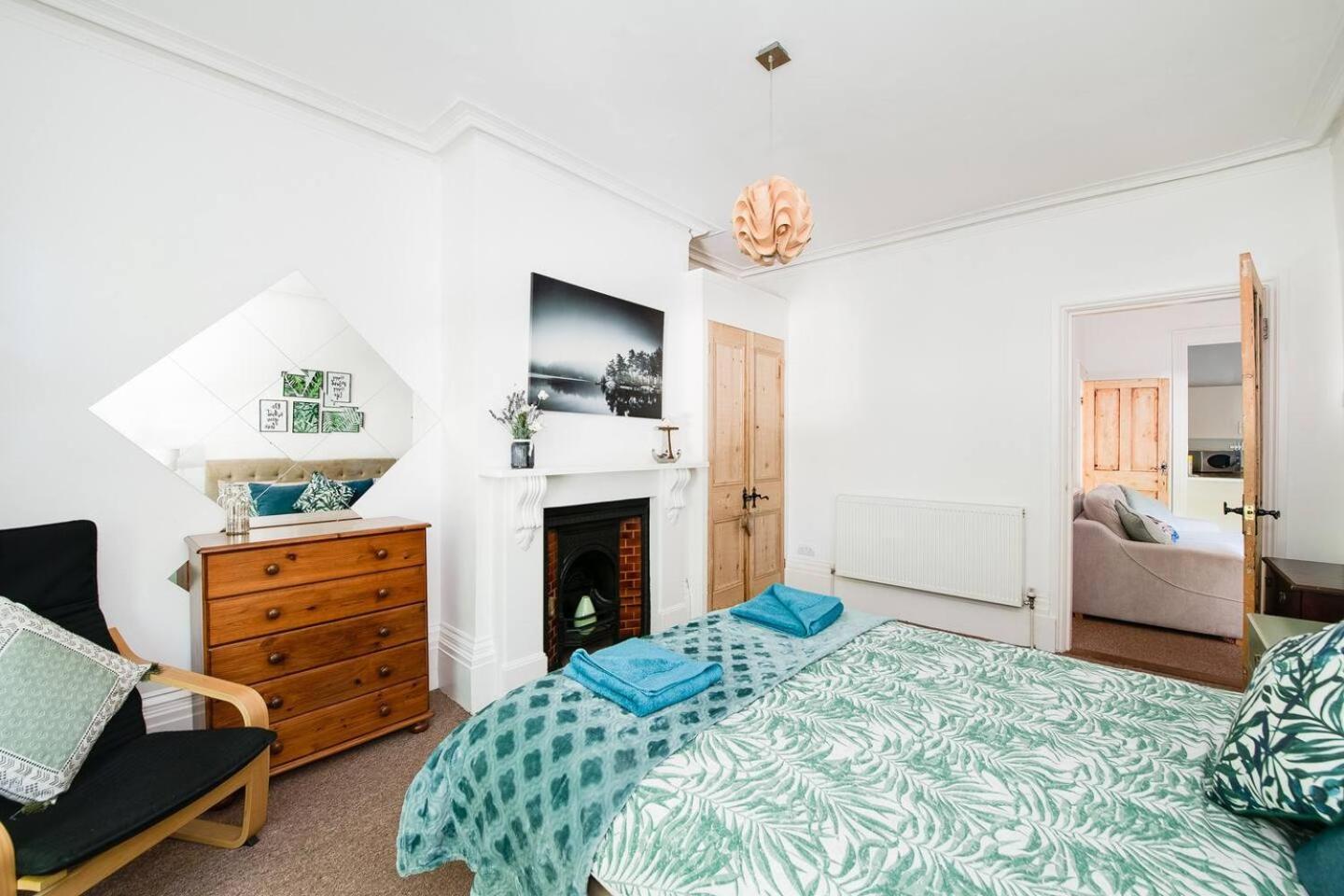 Family Friendly Flat Just Minutes From The Beach! Apartment *