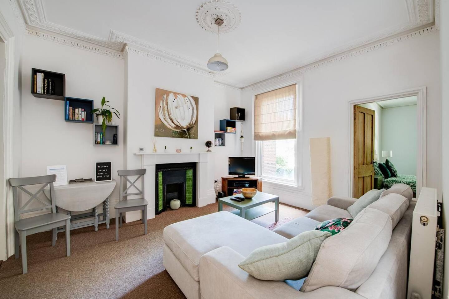 Family Friendly Flat Just Minutes From The Beach! Apartment *
