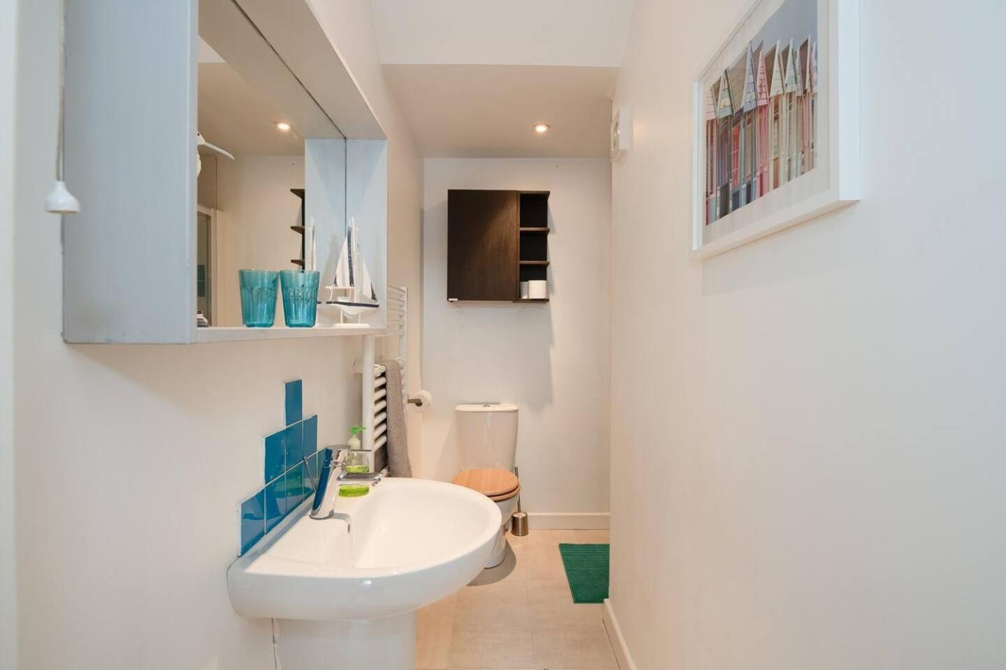 Family Friendly Flat Just Minutes From The Beach! *