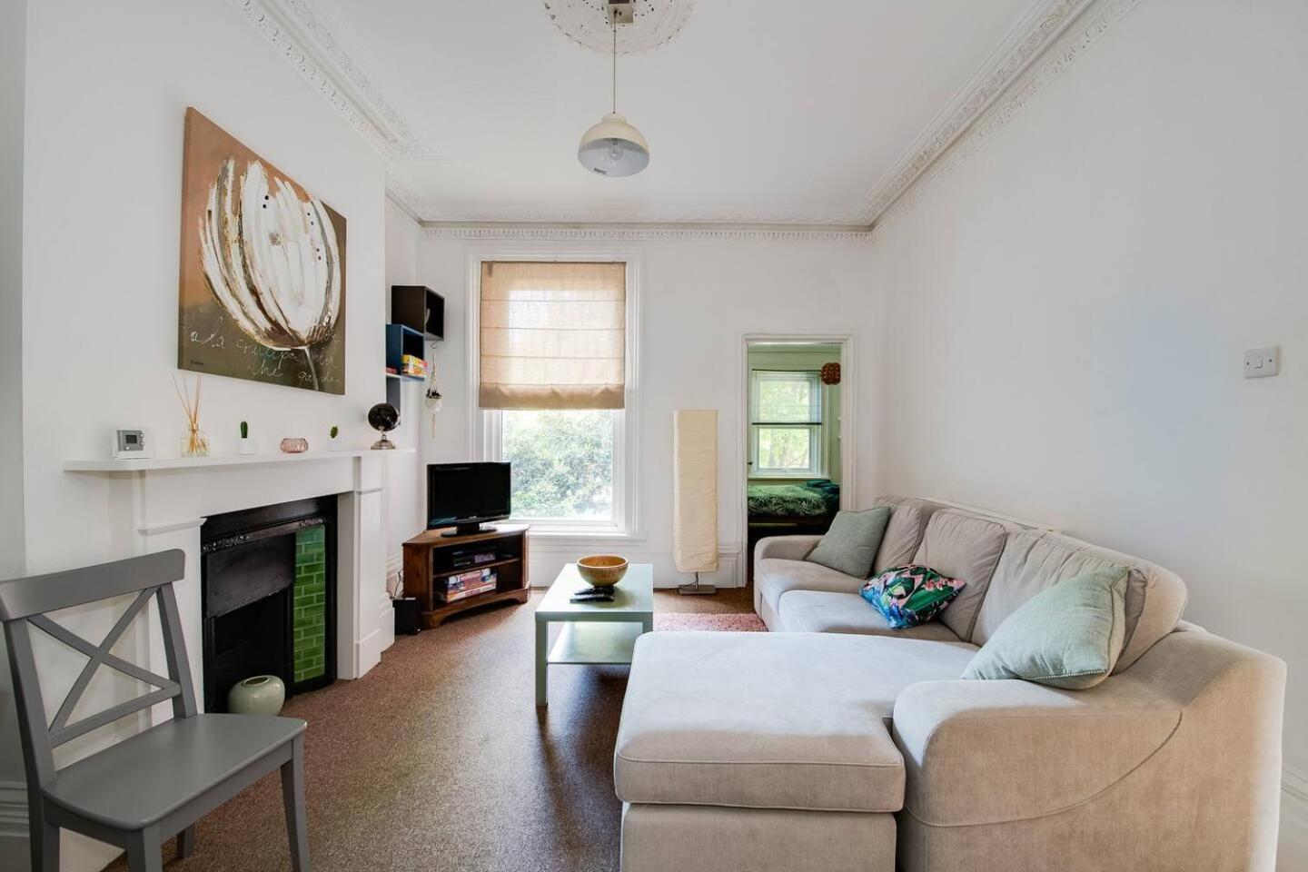 Family Friendly Flat Just Minutes From The Beach! *