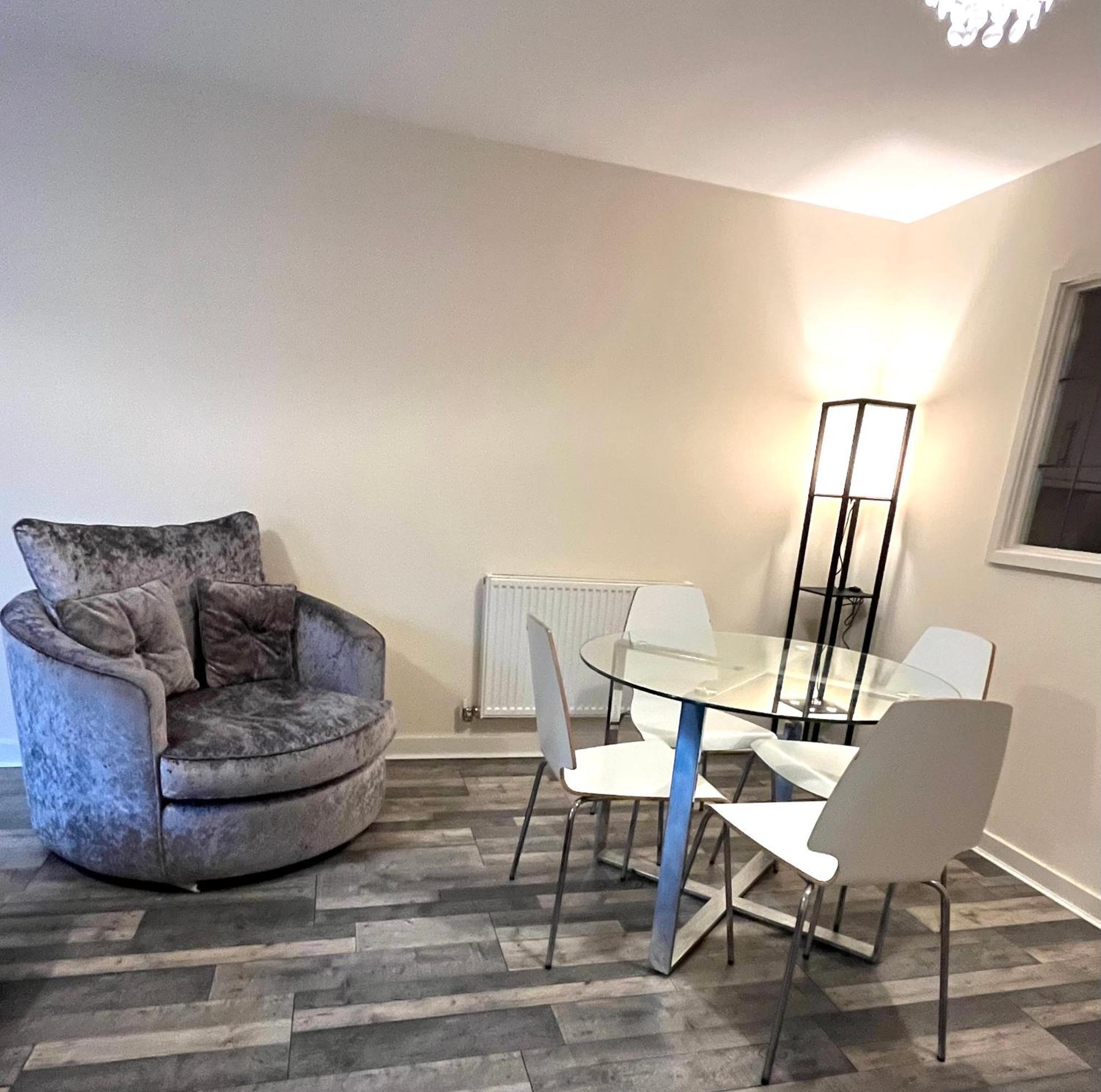 Spacious Two Bedrooms For Business And * Portsmouth