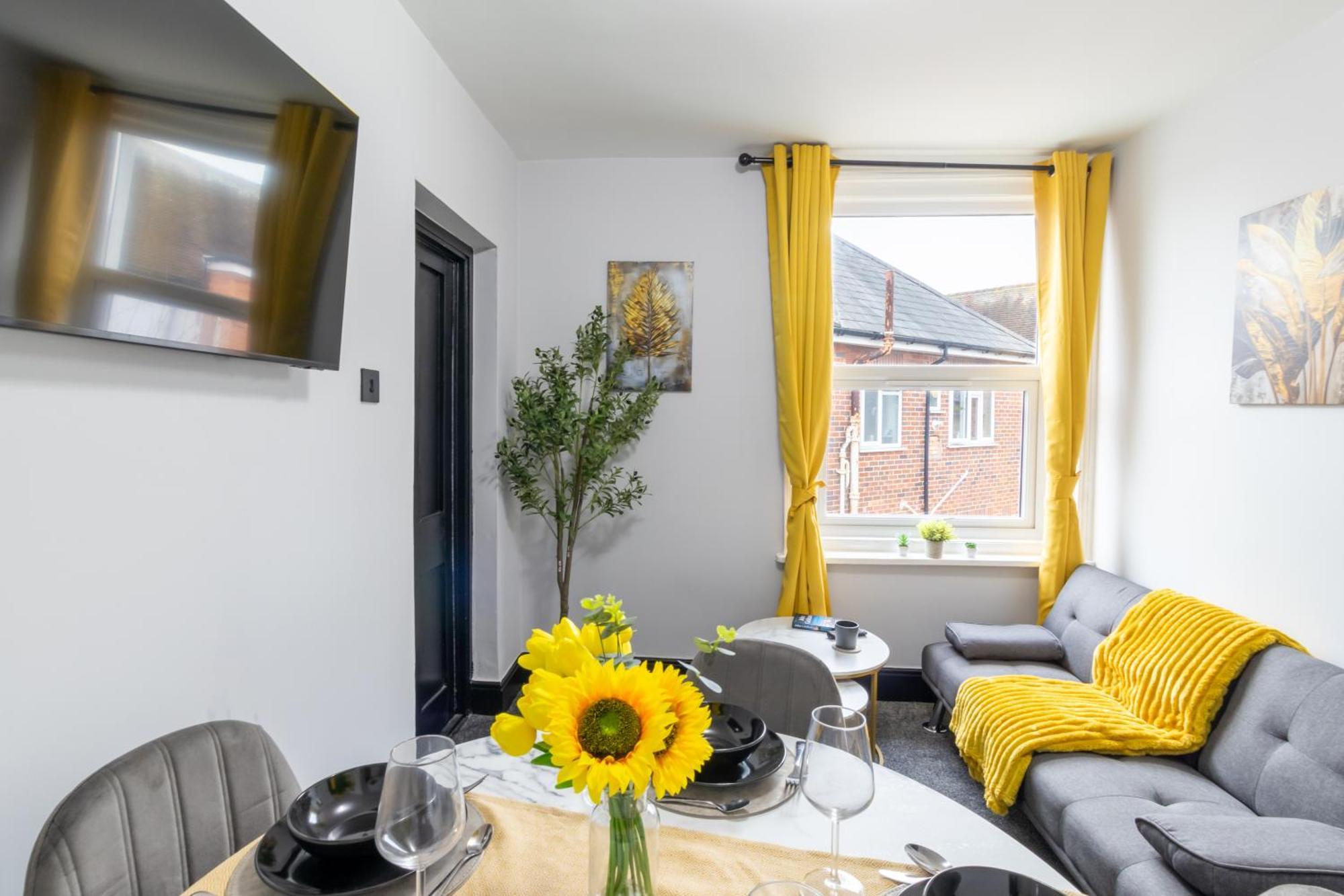 Open Mind - 4 Beds & Free Parking Apartment Portsmouth