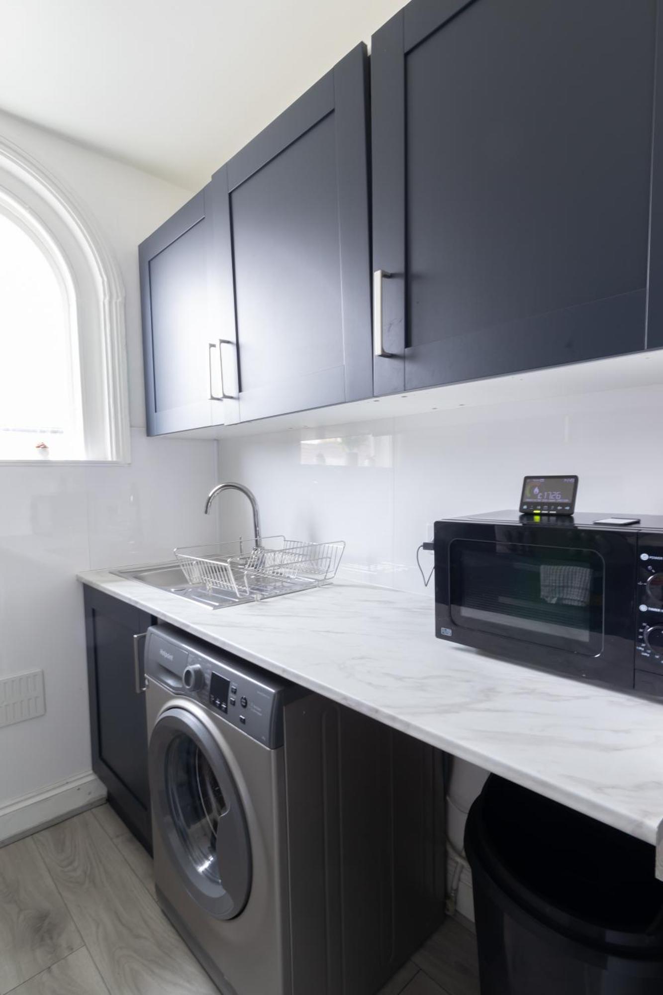Open Mind - 4 Beds & Free Parking Apartment *