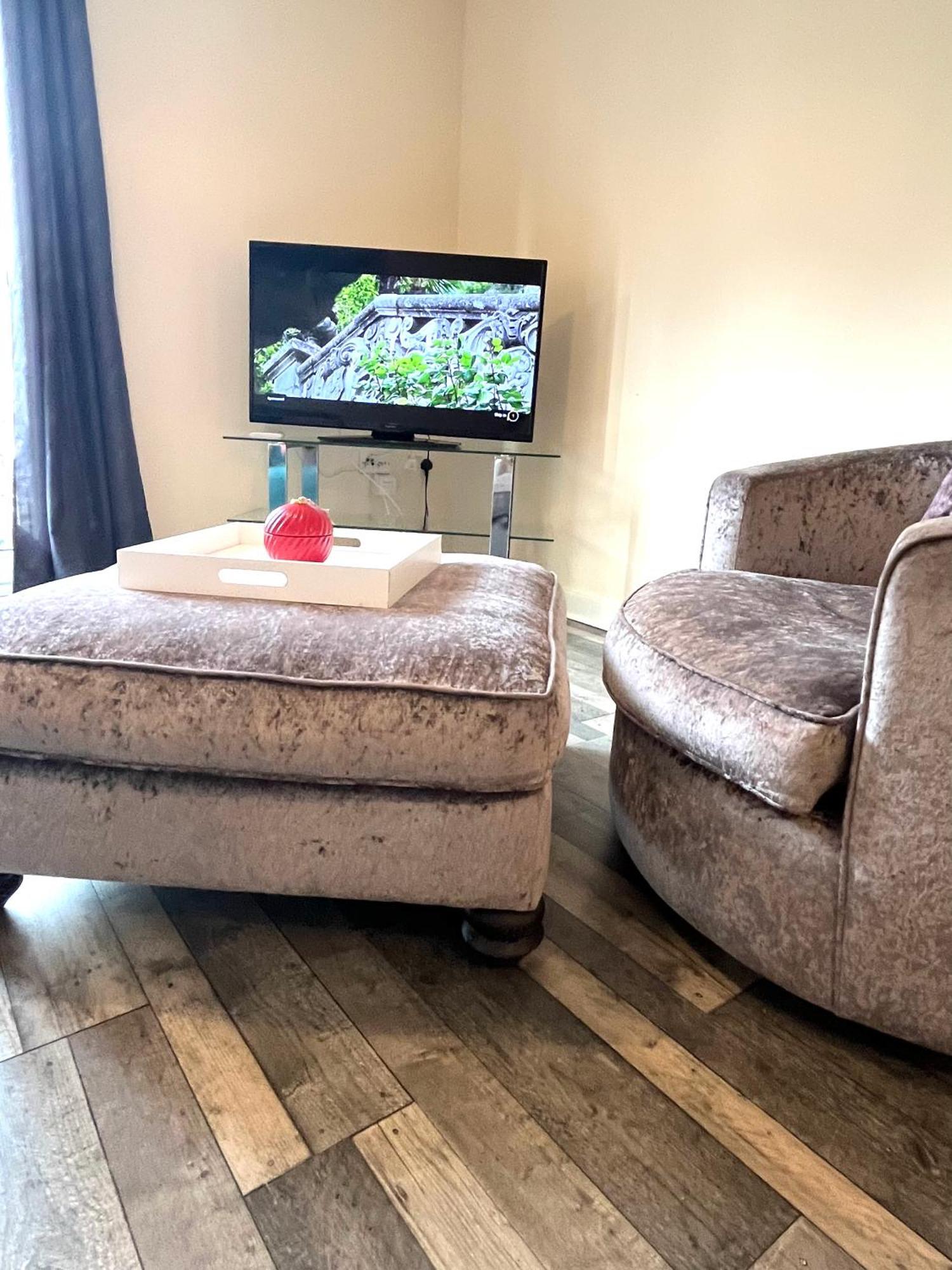 Apartment Spacious Two Bedrooms For Business And Portsmouth