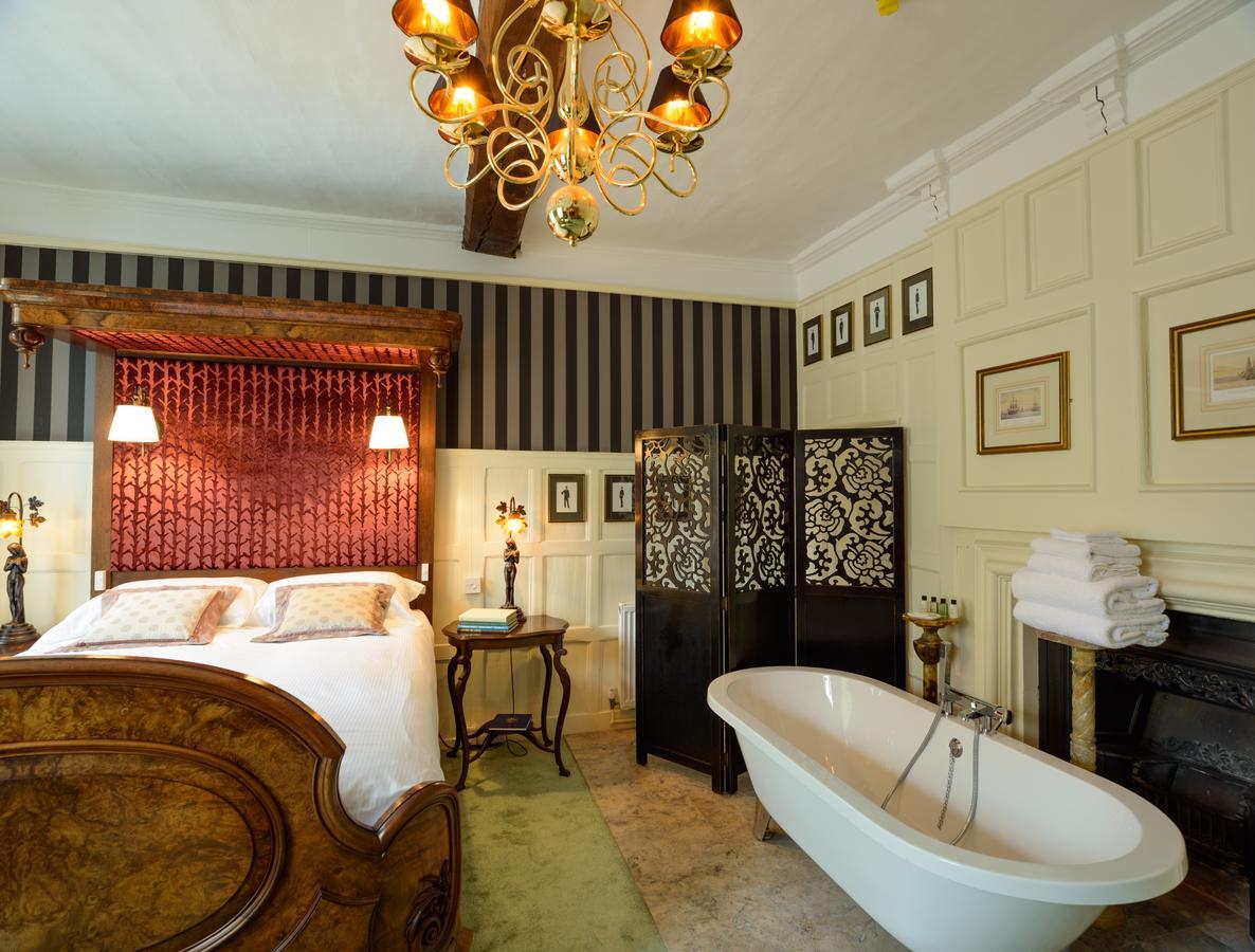 Hotel Ye Spotted Dogge 3*