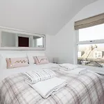 Luxury Granada Apartments - 1 & 2 Bed Flats W Free Parking Perfect For Contractors, Students Near The Beach