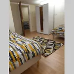 Beautiful Spacious Flat With Garden