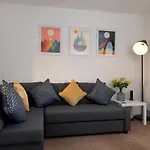 Oliverball Serviced Apartments - Lawson Lodge - Modern 3 Bedroom House In Portsmouth