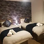Kings Lodge Apartments