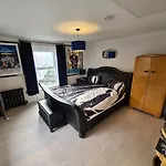 Southsea Royale Studio, James Bond, Parking, Seafront