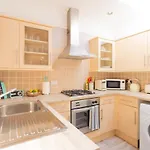 Spacious Split Level Flat In Great Location