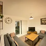 3 Bedrooms Double Or Single Beds, 2 Parking Spaces! Wifi & Smart Tv\'S, Balcony
