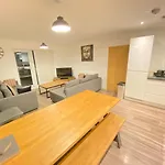 3 Bedrooms Double Or Single Beds, 2 Parking Spaces! Wifi & Smart Tv\'S, Balcony