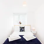 Modern City Centre Apartment Nr Gunwharf Quays