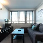 Best Price! - 1 Min To The Shops, Bars, Pubs & Restaurants! Perfect Location - Free Parking - Free Wifi - Smart Tv - Comfy Beds - 4 Single Beds Or 2 Doubles