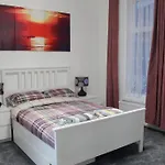 2 Bed 1St Floor Apartment-Own Entrance & Parking