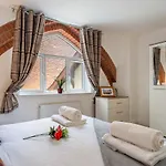 Grade 2 Listed Converted Church, Within 750Yrds To Southsea Beach