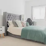 Portsmouth City Centre Modern Apartment - With Free Parking