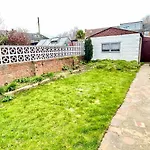 Portsmouth 3 Bedroom Getaway, Sleeps 6