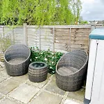 Little Sage House Newly Refurbished With Garden - Hot Tub - Sleeps 6