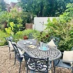 Spacious Semi-Detached Southsea House, Free Parking On Drive