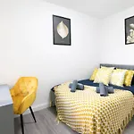 Open Mind Property - 6 Luxury Bedrooms With Free Parking
