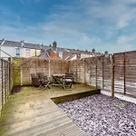 Easter Special Offer!! Spacious & Stylish 3-Br House, Central Portsmouth Sleeps 6, Parking - By Blue Puffin Stays