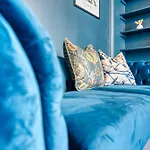 4-Br Manor, Stunning, Modern And Spacious- Pet Friendly! Sleeps 9, Portsmouth - By Blue Puffin Stays