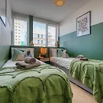Easter Special Offer!! Cosy 2-Br Stunning City Apartment, Spacious, Sleeps 6, With Onsite Parking - Near Gunwharf Quays & Beach - By Blue Puffin Stays