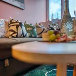 Easter Special Offer!! Cosy 2-Br Stunning City Apartment, Spacious, Sleeps 6, With Onsite Parking - Near Gunwharf Quays & Beach - By Blue Puffin Stays