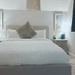 Luxury Homestays - Hot Tub - Sea Views - Sleeps 8