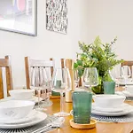 Luxury 4 Bedroom Apartment Southsea - Free Parking